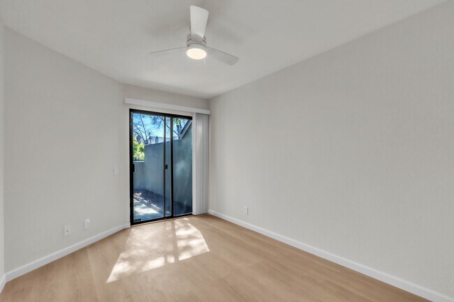Building Photo - **Completely Remodeled ** 1BR/1BA w/ Private Patio + Garage in Sacramento **