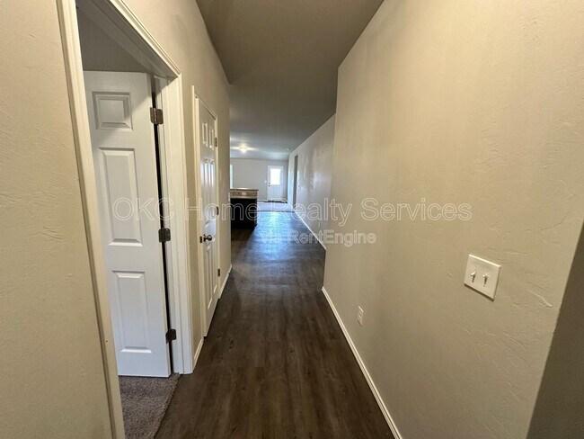 Building Photo - 9913 Rattlesnake Ln