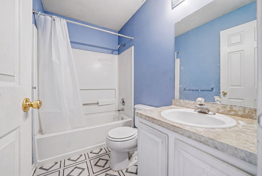 Building Photo - 327 Allens Ln