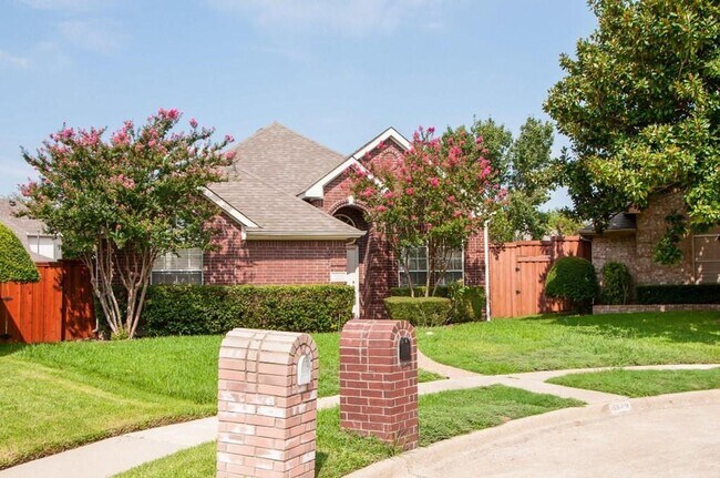 Building Photo - Adorable single story 3/2- Plano