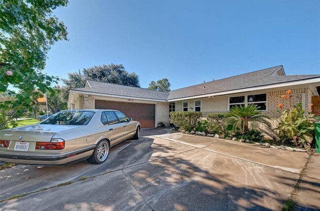 Building Photo - 7614 Barberton Dr