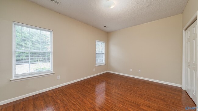 Building Photo - 220 Park Stone Dr