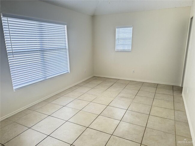 Building Photo - 3414 Santa Rocio St