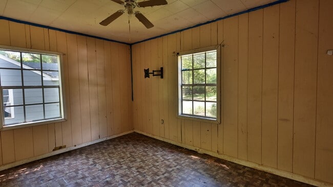 Building Photo - 127 Barbara Ave