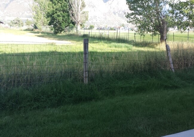 Building Photo - Cute Townhouse for Rent in Harrisville