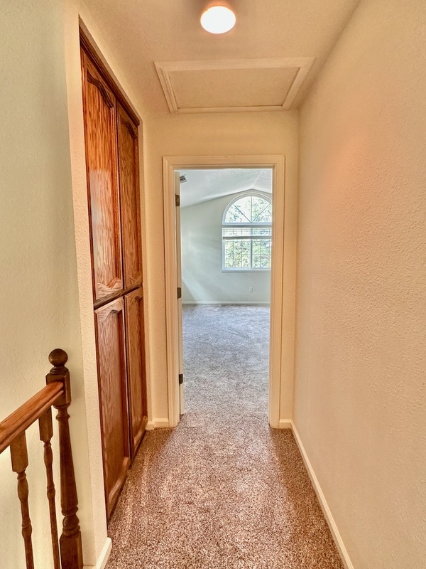 Building Photo - 515 Adriana Pl