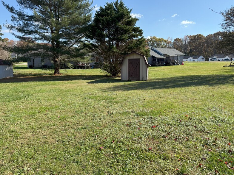 Building Photo - 197 Utility Rd
