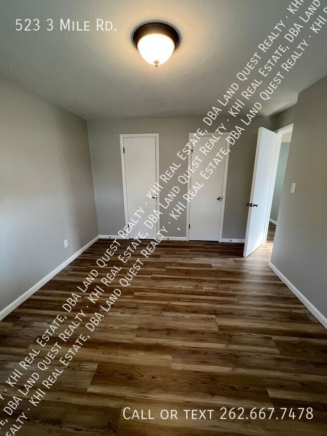 Building Photo - 523 3 Mile Rd