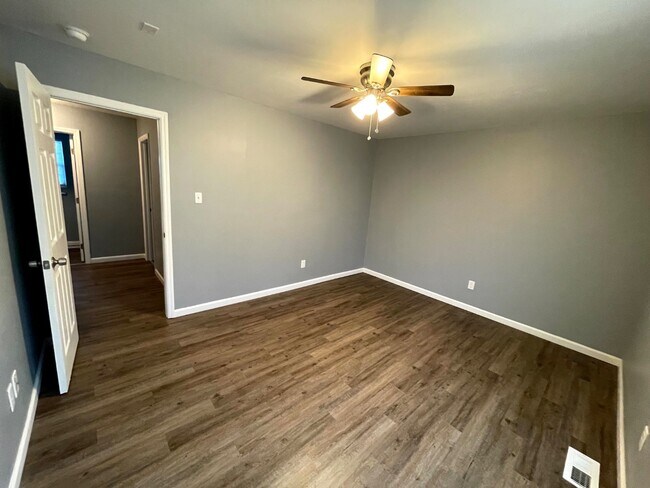 Building Photo - 458 Daffodil St