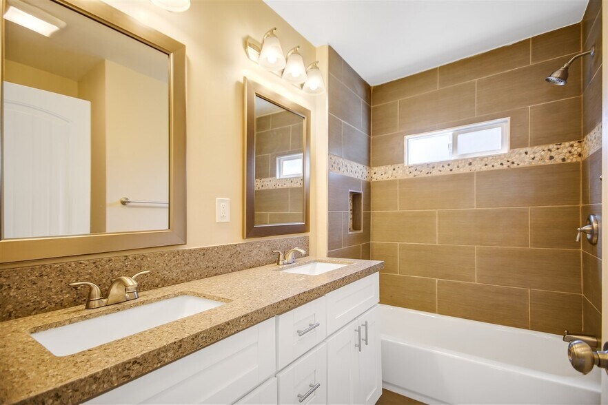 Building Photo - 511 41st St