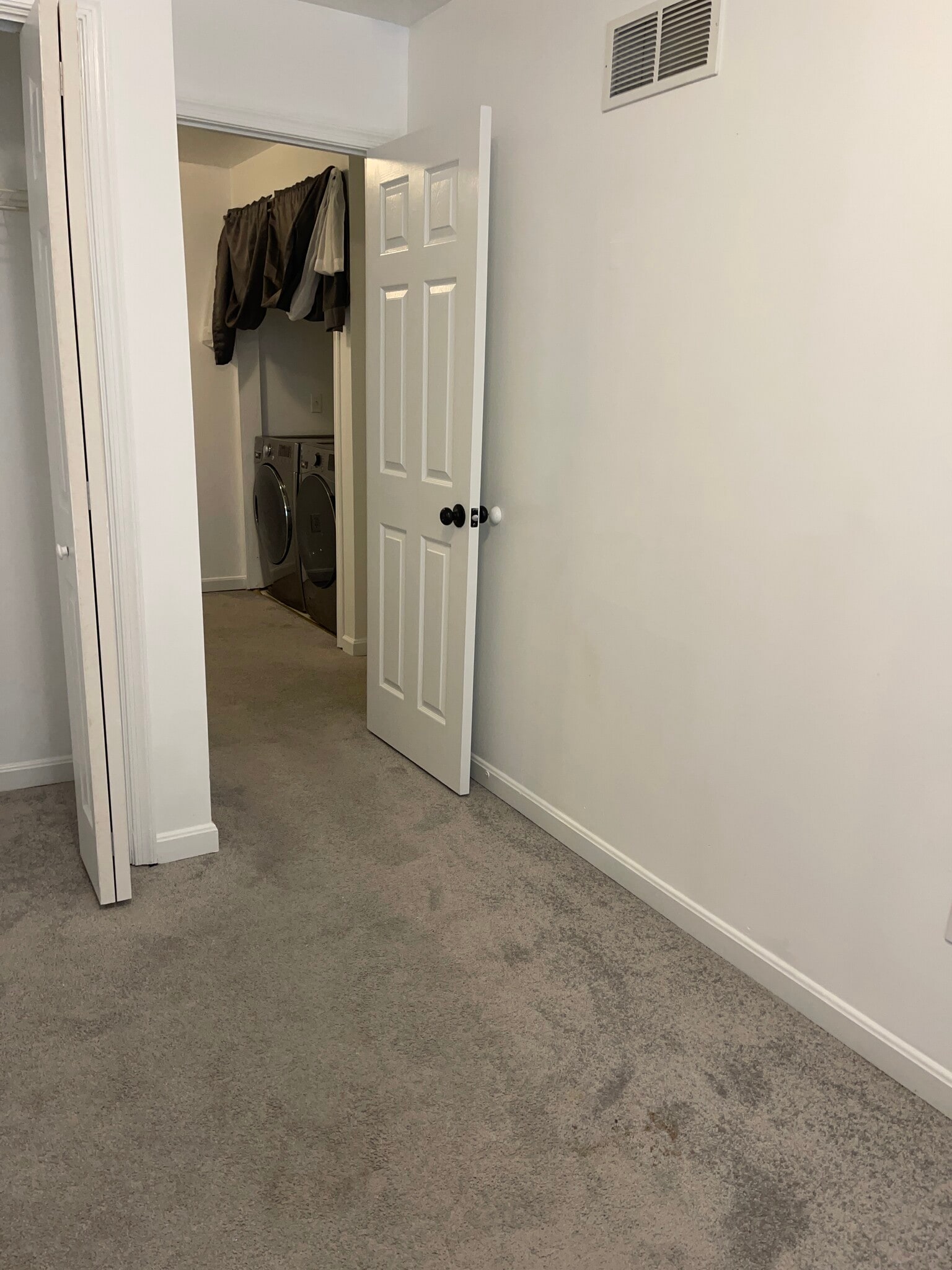 Building Photo - 147 Holmes St