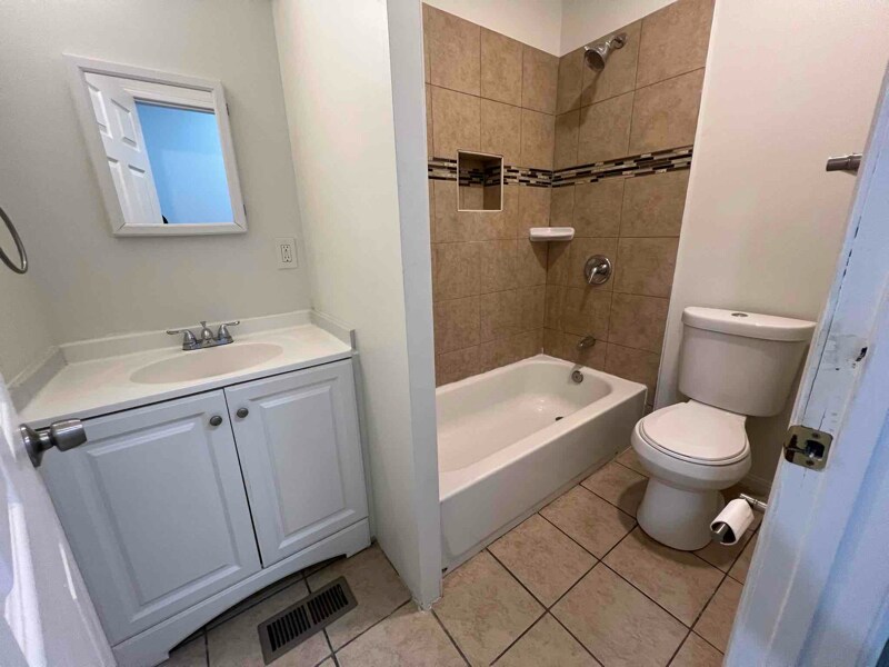 Building Photo - 524 S Macon St.