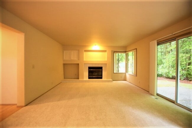 Building Photo - Beautiful 2 Story 3 Bed 2.5 Bath in Sammamish