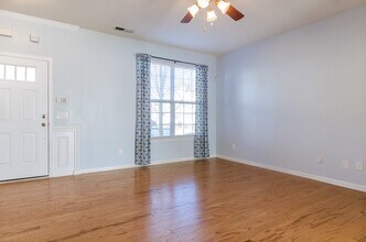 Building Photo - "Charming 3-Bedroom Home with 2 Full Baths in Beautiful Belmont!"
