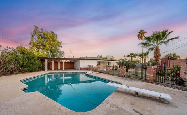 Building Photo - 5818 N 22nd Dr