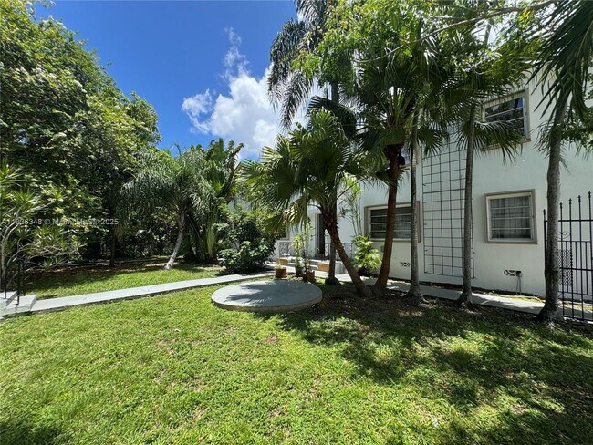 Building Photo - 1421 SW 37th Ave