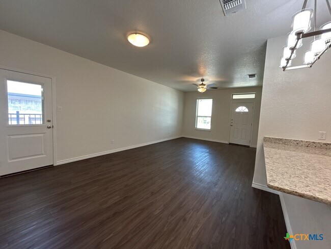 Building Photo - 5110 Rose Gdn Lp