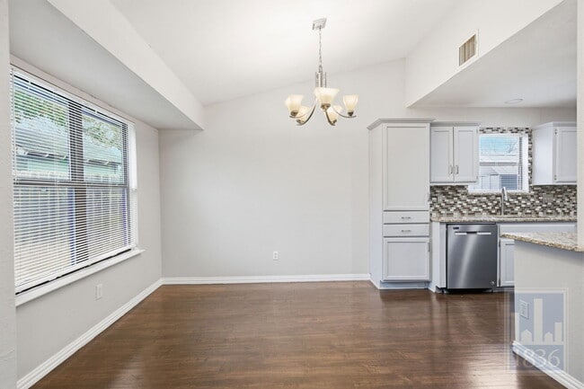 Building Photo - 401 Oakridge Pass