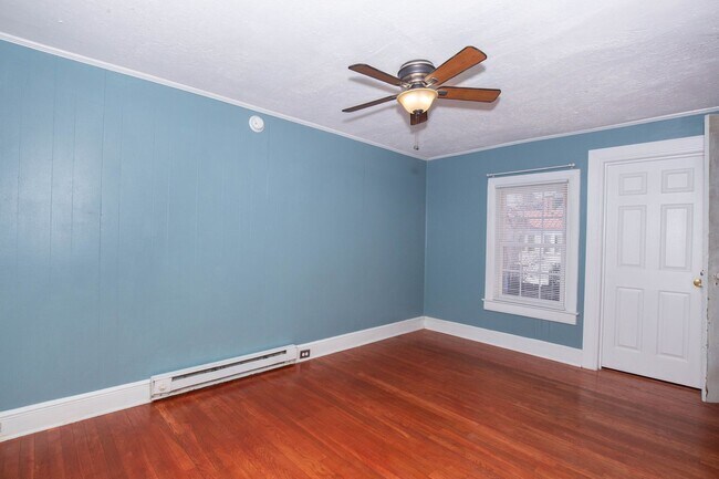 Building Photo - 2 Bedroom, 1.5 Bath, Duplex in Historic Martinsburg, WV