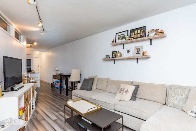 Building Photo - 1750 N Wells St