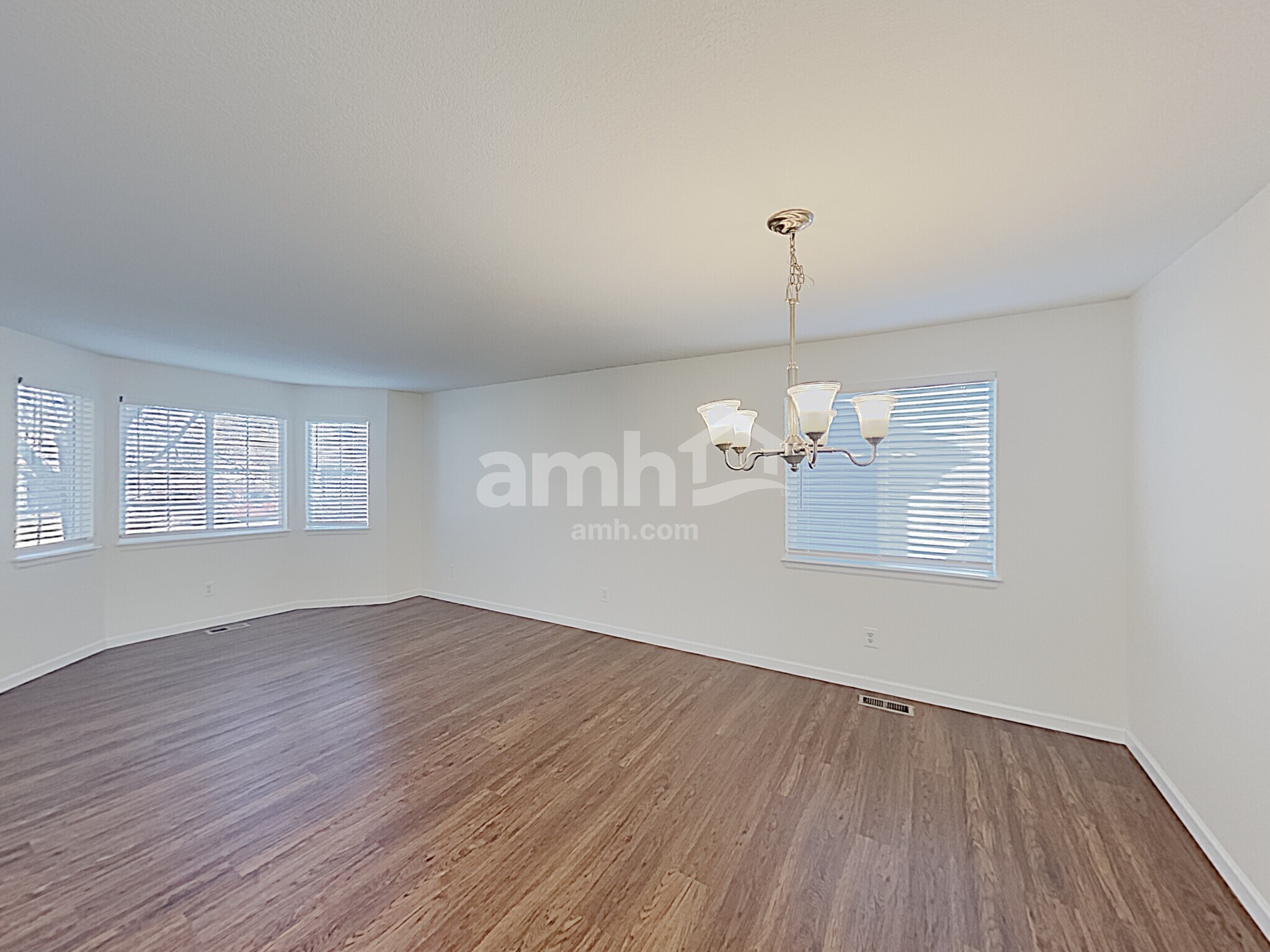 Building Photo - 11384 Kenton St