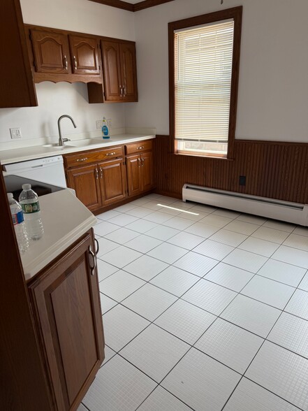 Building Photo - 1810 Capouse Ave