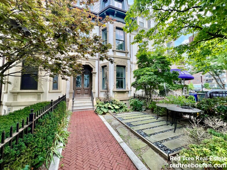 Building Photo - 1607 Tremont St