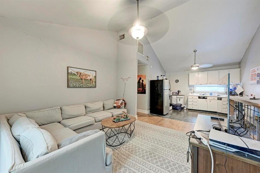 Building Photo - 2834 Salado St