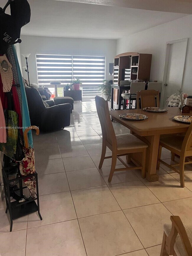 Building Photo - 1880 S Treasure Dr