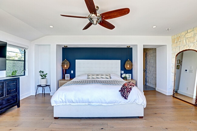 Building Photo - 4 S Vista De La Luna