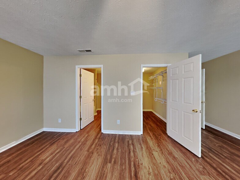 Building Photo - 1349 Oak Lake Ln