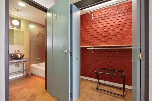 Building Photo - 1039 Constance St