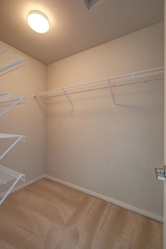 Building Photo - Lovely 2BR 1.75BA Issaquah Town Home, Perf...