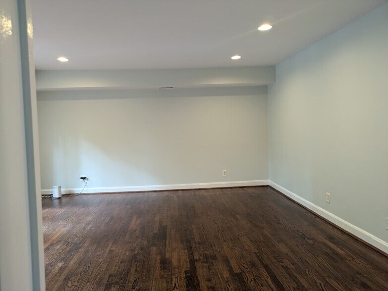 Building Photo - 8606 Geren Rd