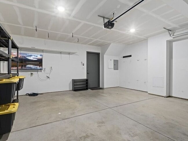 Building Photo - Downtown Beautiful 4 bed, 4 bath town-home