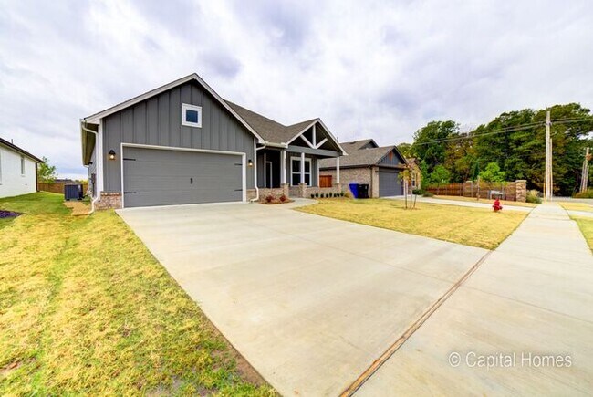 Building Photo - Move In Special! Relax In The Comfort of a...