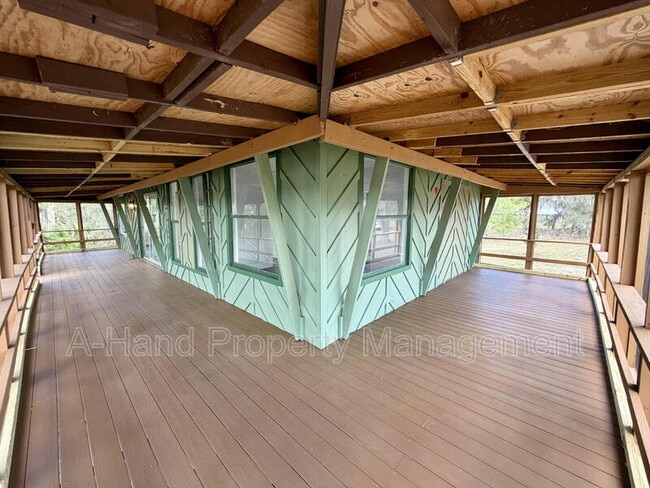 Building Photo - 15945 Villa City Rd