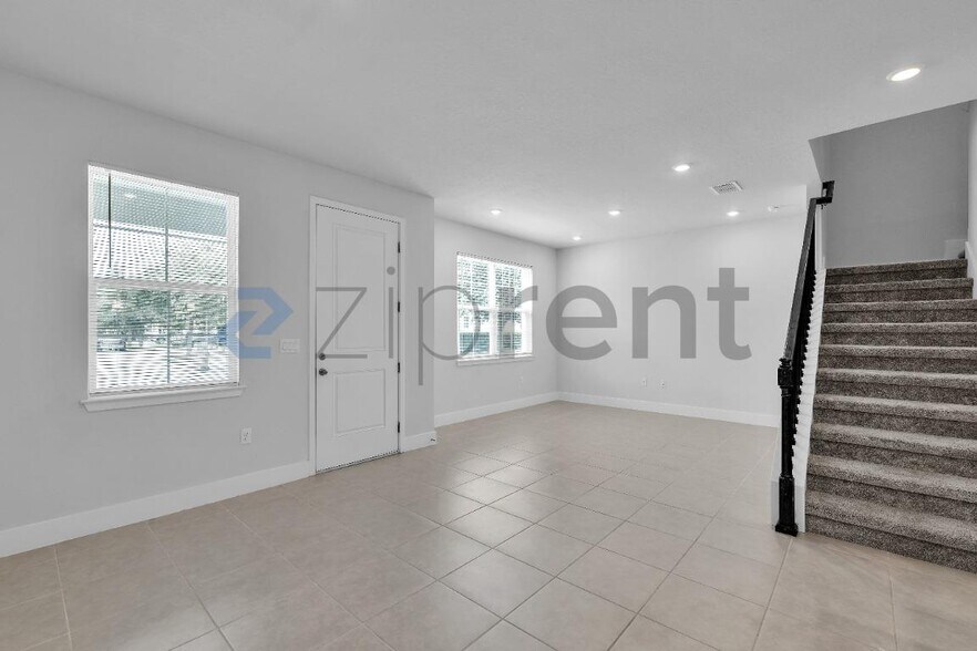 Building Photo - Unit