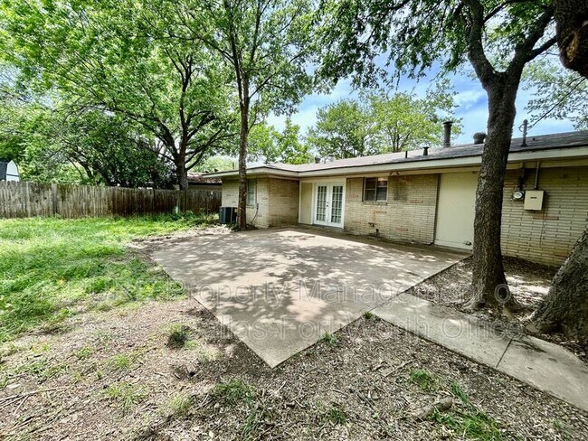 Building Photo - 2411 E Mitchell St