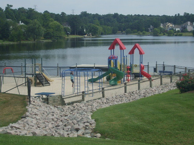 Building Photo - 4 Bedroom Home in desirable Grove Park Community