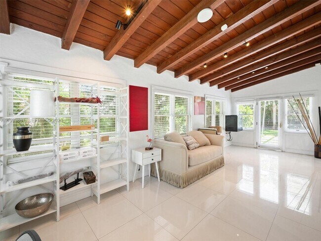 Building Photo - 314 Romano Ave