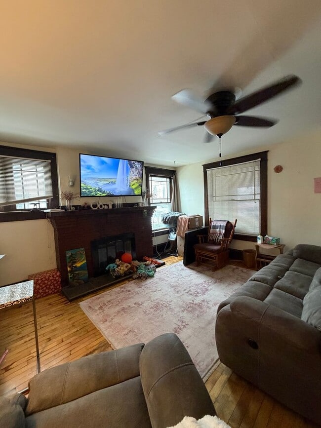 Building Photo - 607 2nd St