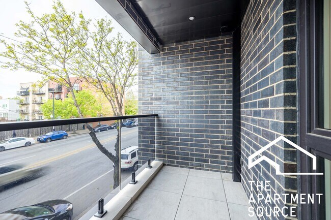 Building Photo - 2354 W Polk St