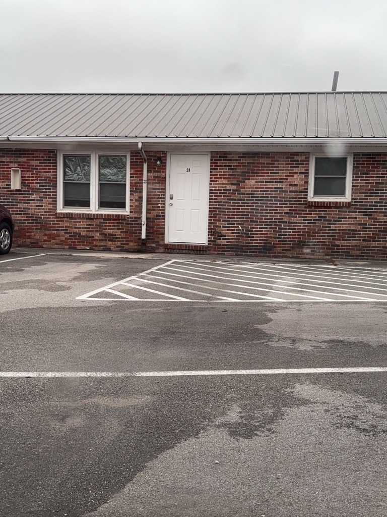 Building Photo - 415 Pinecrest St