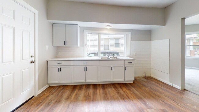 Building Photo - 3200 W 94th St