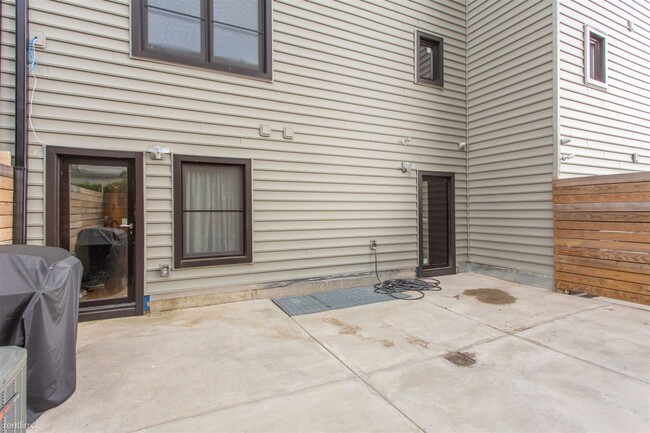 Building Photo - 1 br, 1 bath 4plex - 2545-47 MONTROSE ST U...