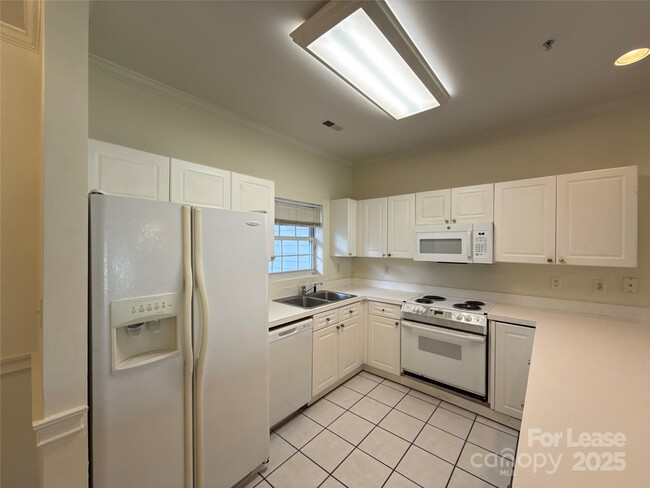 Building Photo - 9113 Meadow Vista Rd