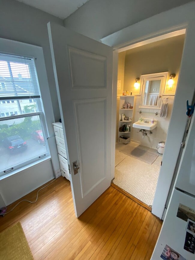 Building Photo - Second floor original guestroom of 1902 Ma...