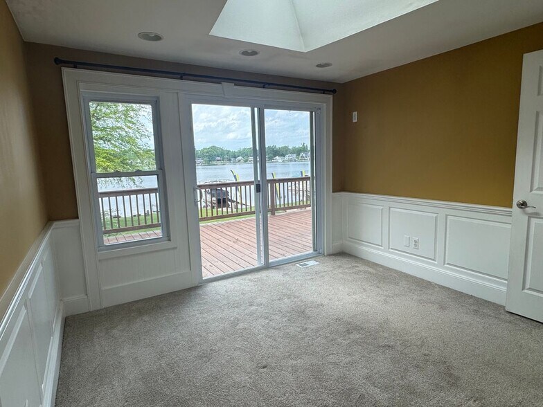 Building Photo - 1508 Lakeview Dr