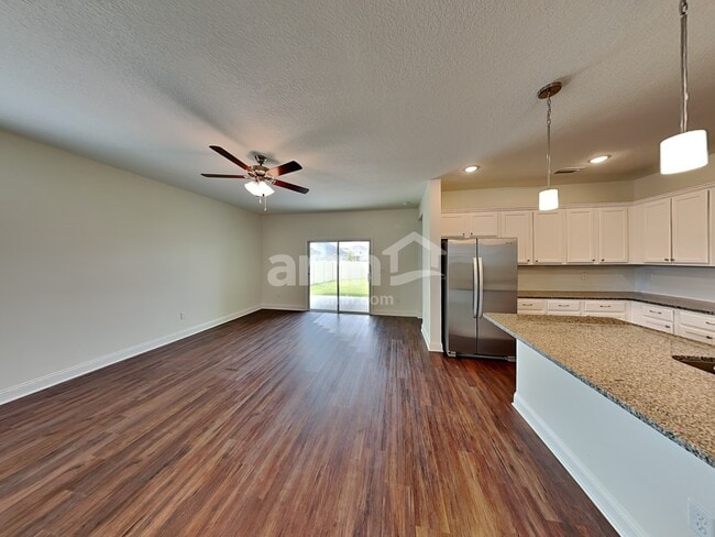 Building Photo - 400 Banyan Frst Dr